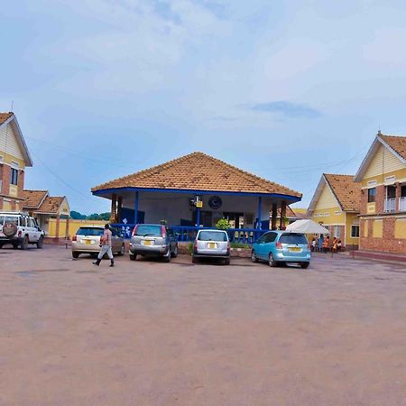 Enro Hotel Mityana Bagian luar foto